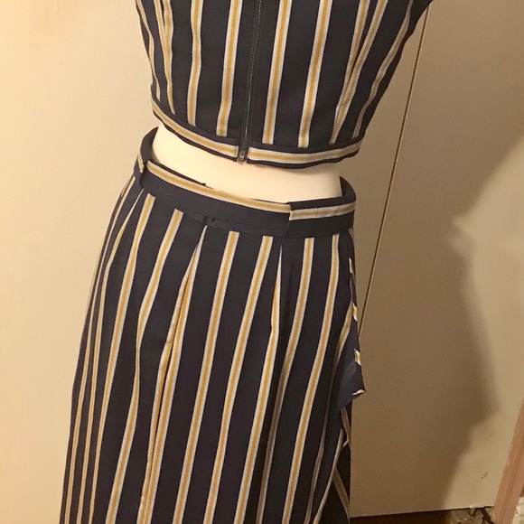 BCBG Embellished cropped top with matching skirt - Picture 4 of 4